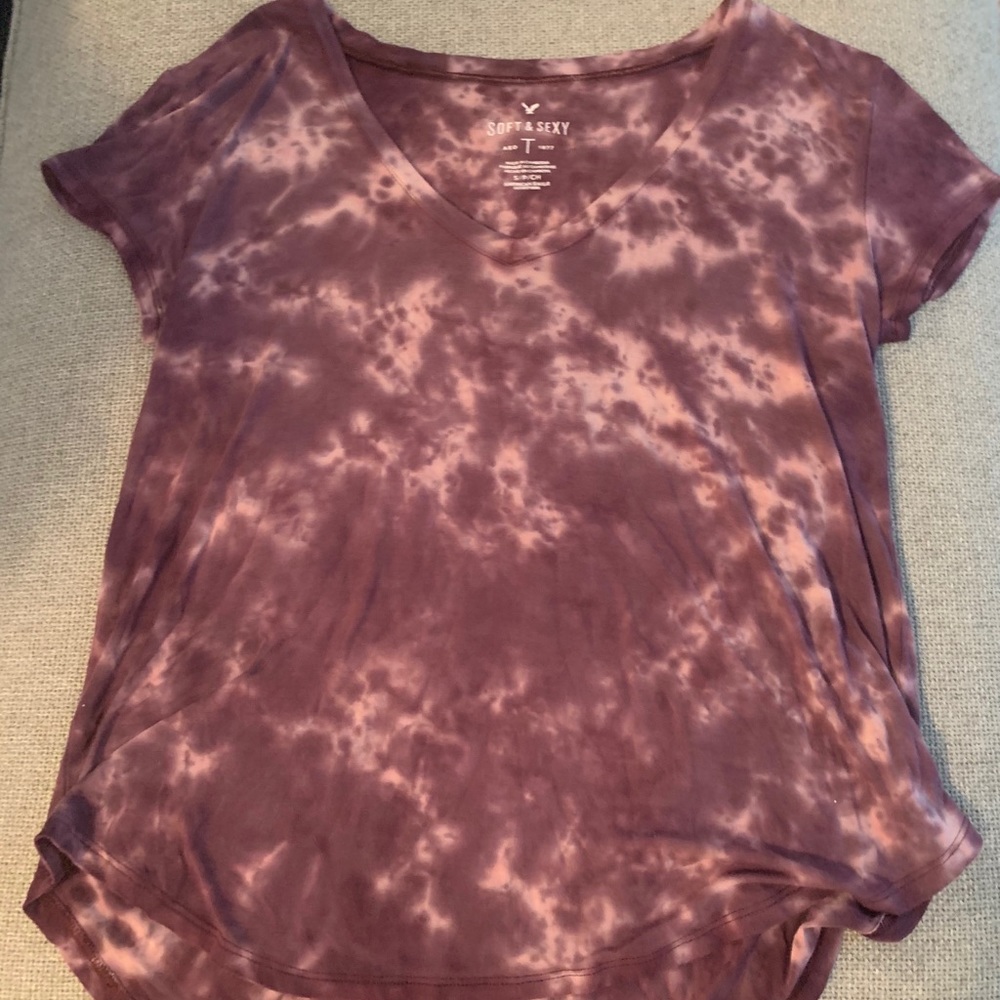 American Eagle Soft & Sexy V neck shirt